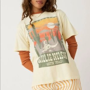 DAYDREAMER NWOT Willie Nelson Austin Texas Weekend Band Tee Small Yellow
